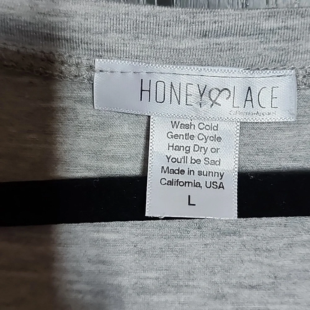 Gray shirt with pocket - Picture 3 of 3